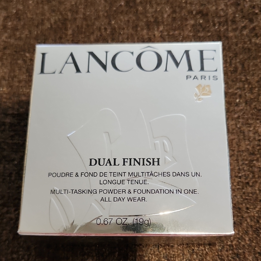 NIB Lancome Dual Finish Multi Tasking Powder+Foundation In One Porcelaine 1(N)